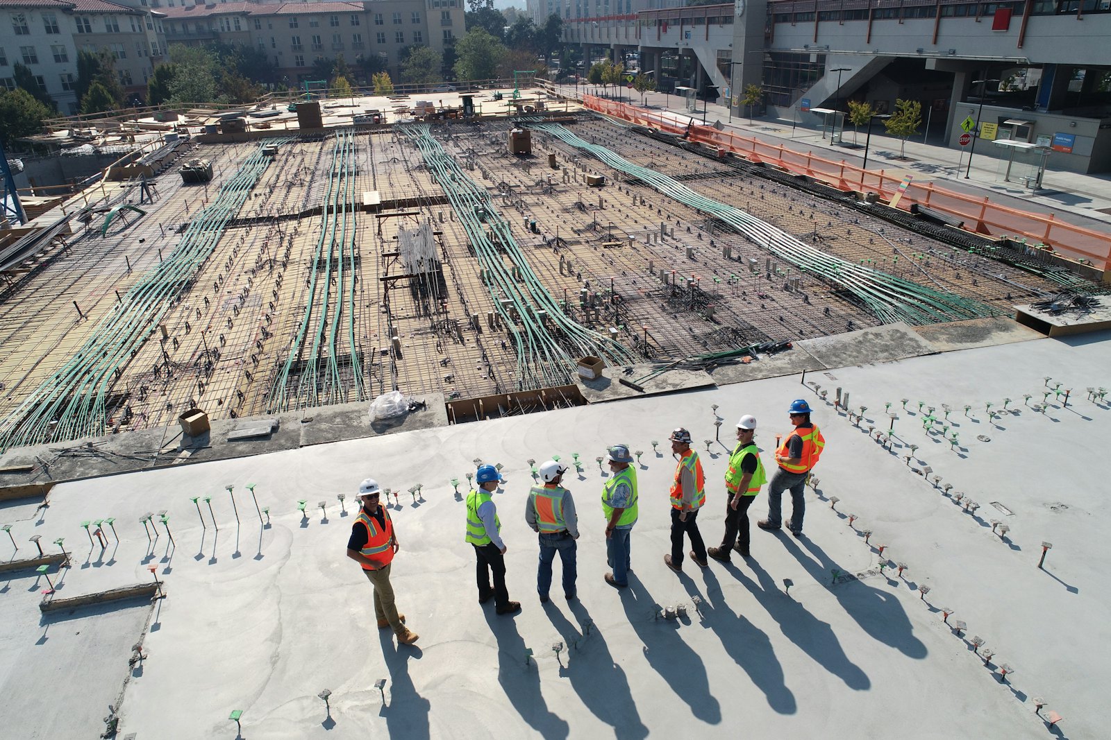Contracting website design — a construction site with cranes and a concrete frame